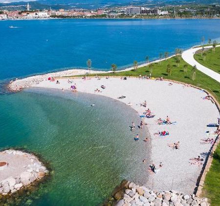 Aegida Beachfront Apartment Capodistria Esterno foto